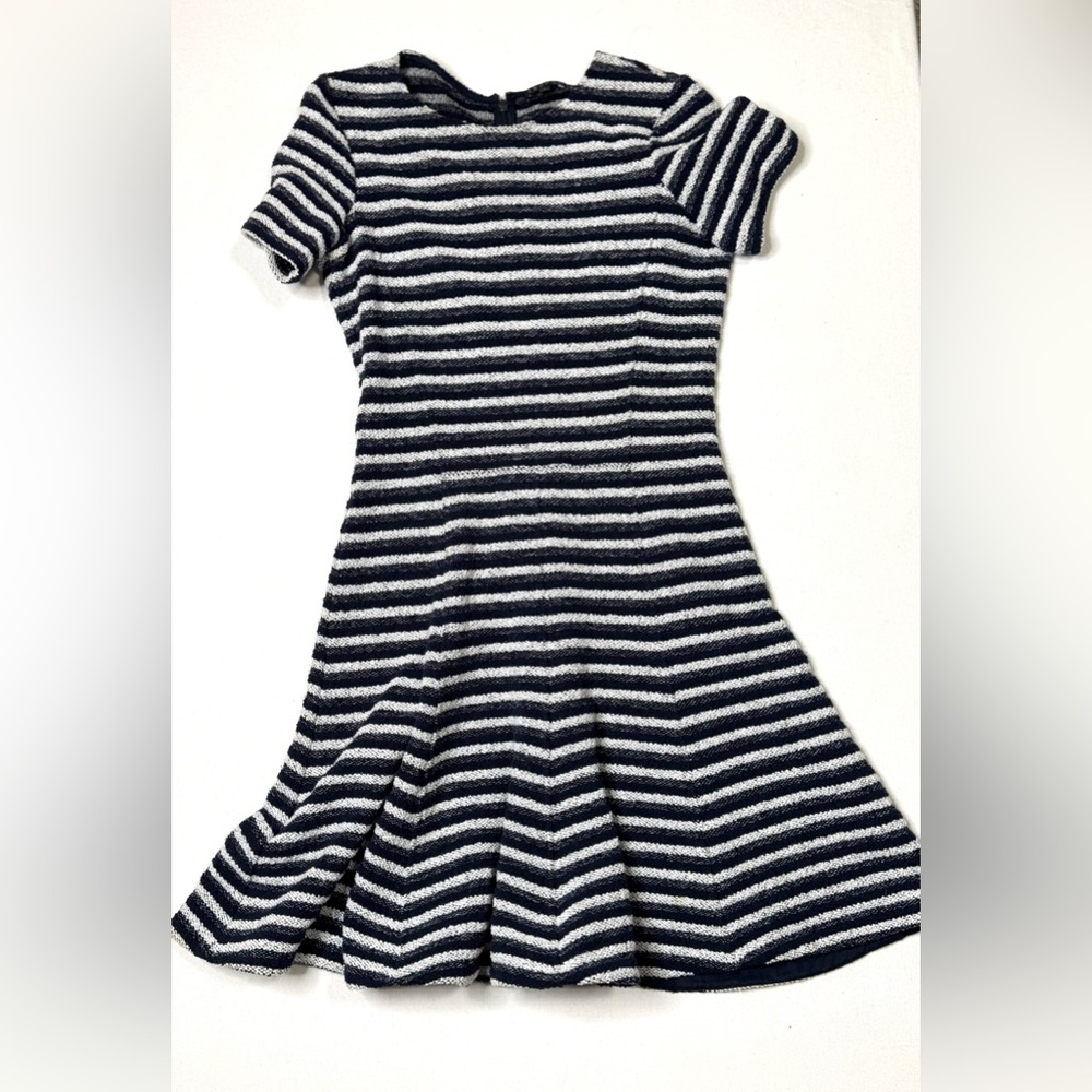 Theory Stripped Fit & Flare Short Sleeve Dress in Navy and White Stripes Size 6